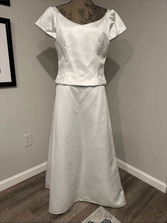Jordan Limited Dresses & Skirts - Jordan Limited White Satin Two-Piece short sleeve Bridal Gown Size 14